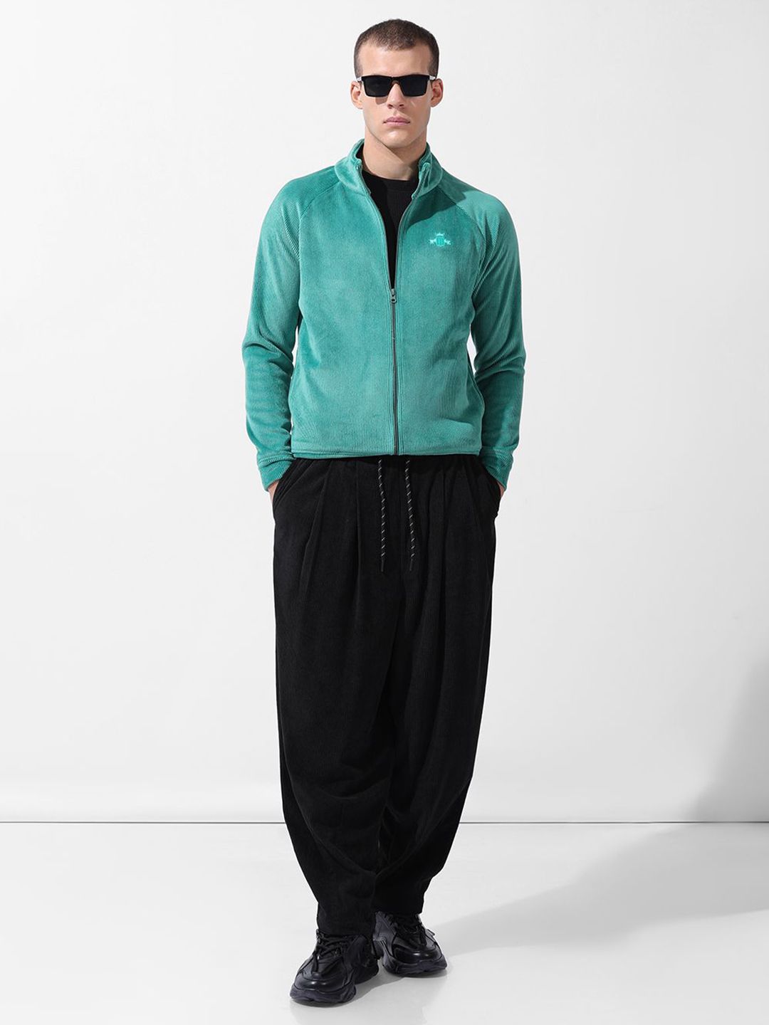 Men's Green Regular Fit Textured Casual Sweatshirt
