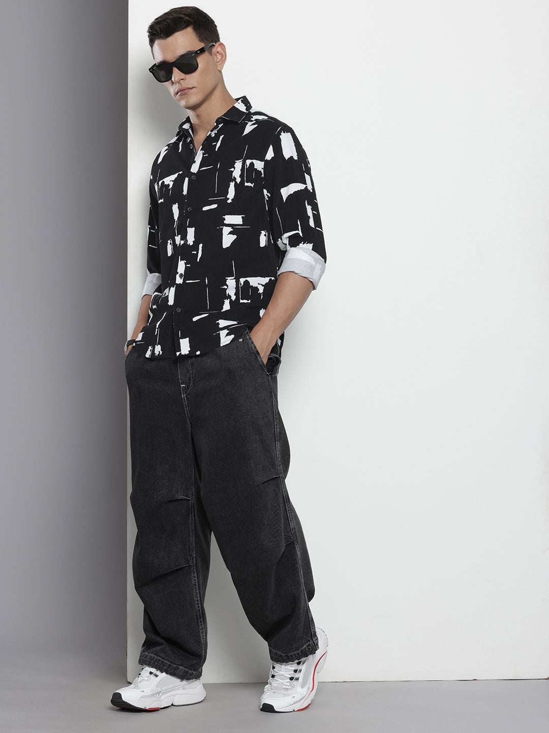 Men's Black Regular Fit Printed Casual Shirt