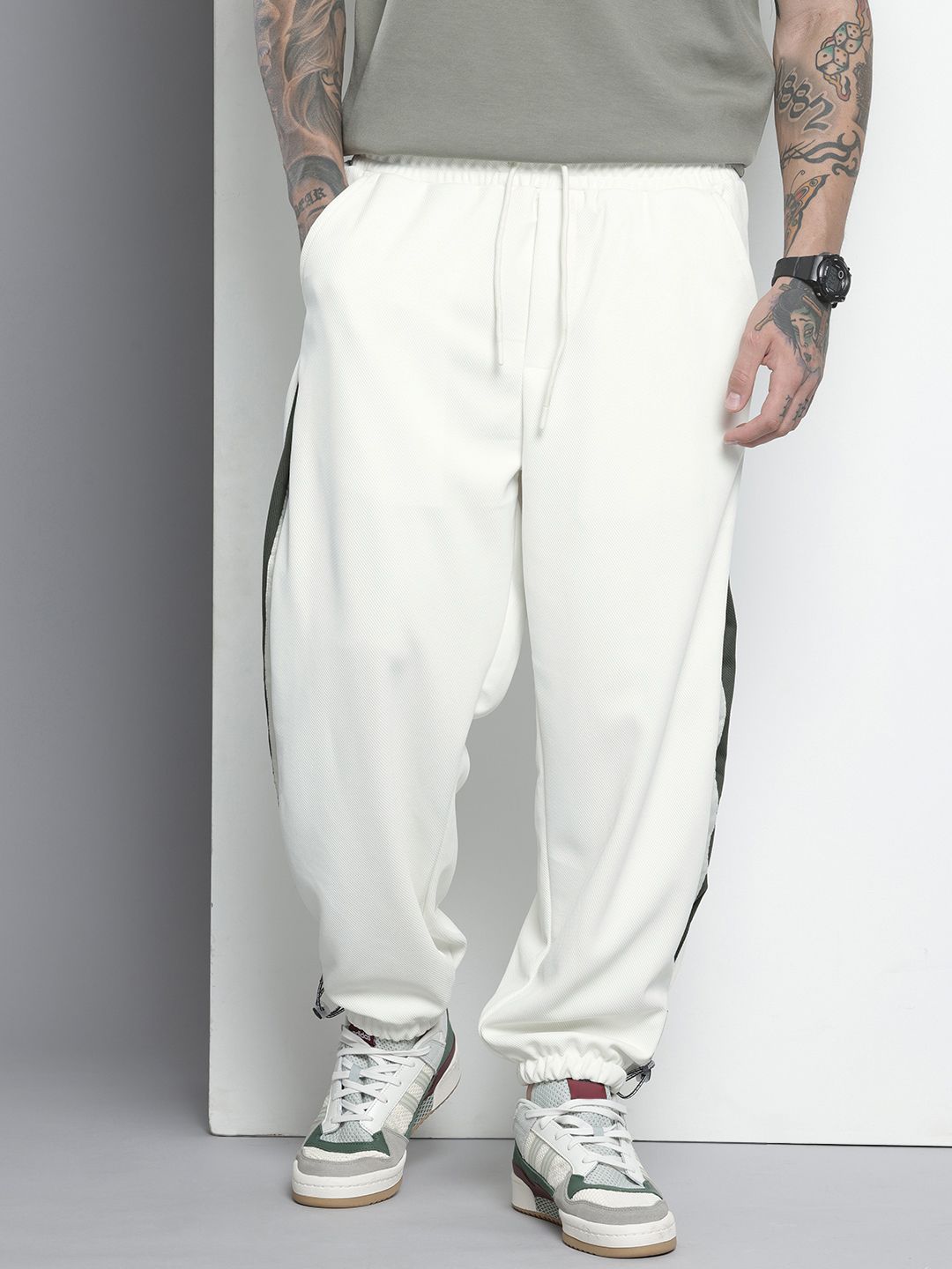 Men's White Relaxed Fit Textured Baggy Joggers