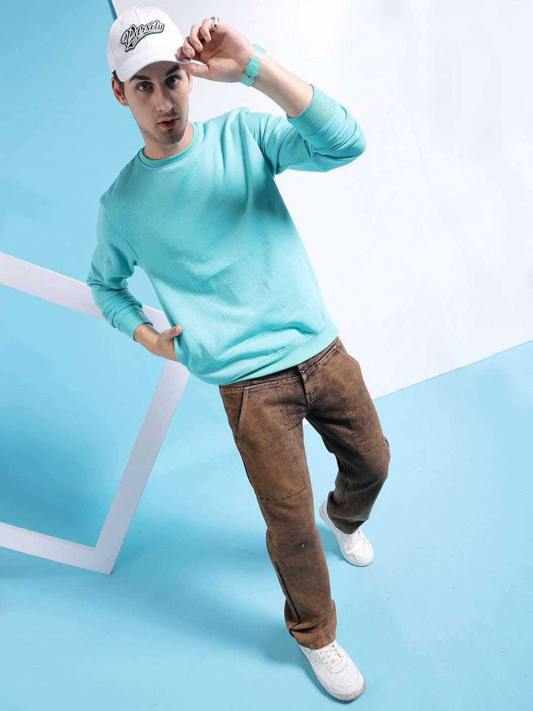 Shop Men's Solid Regular Fit Sweatshirt Online.