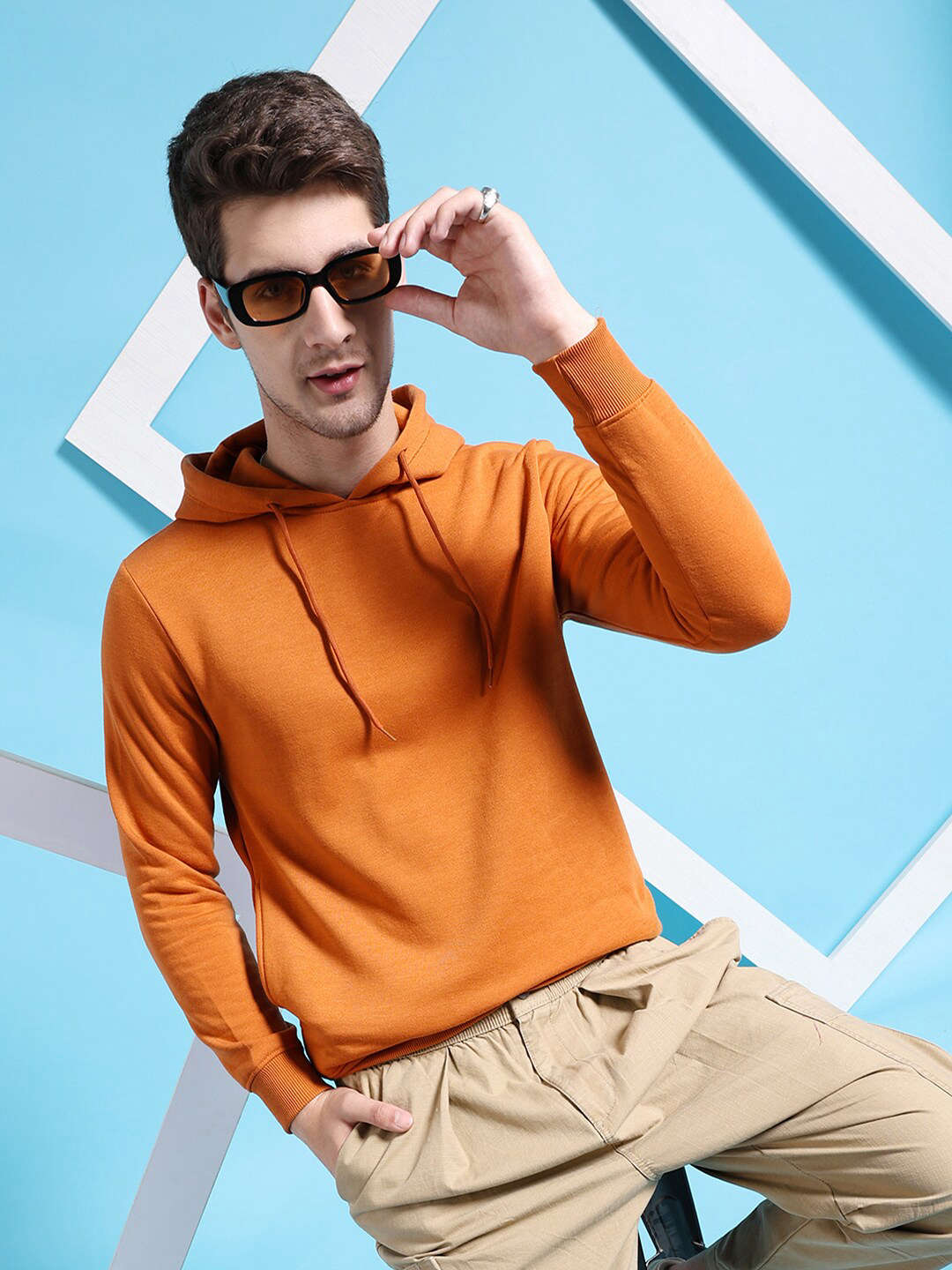 Shop Men's Solid Regular Fit Sweatshirt Online.