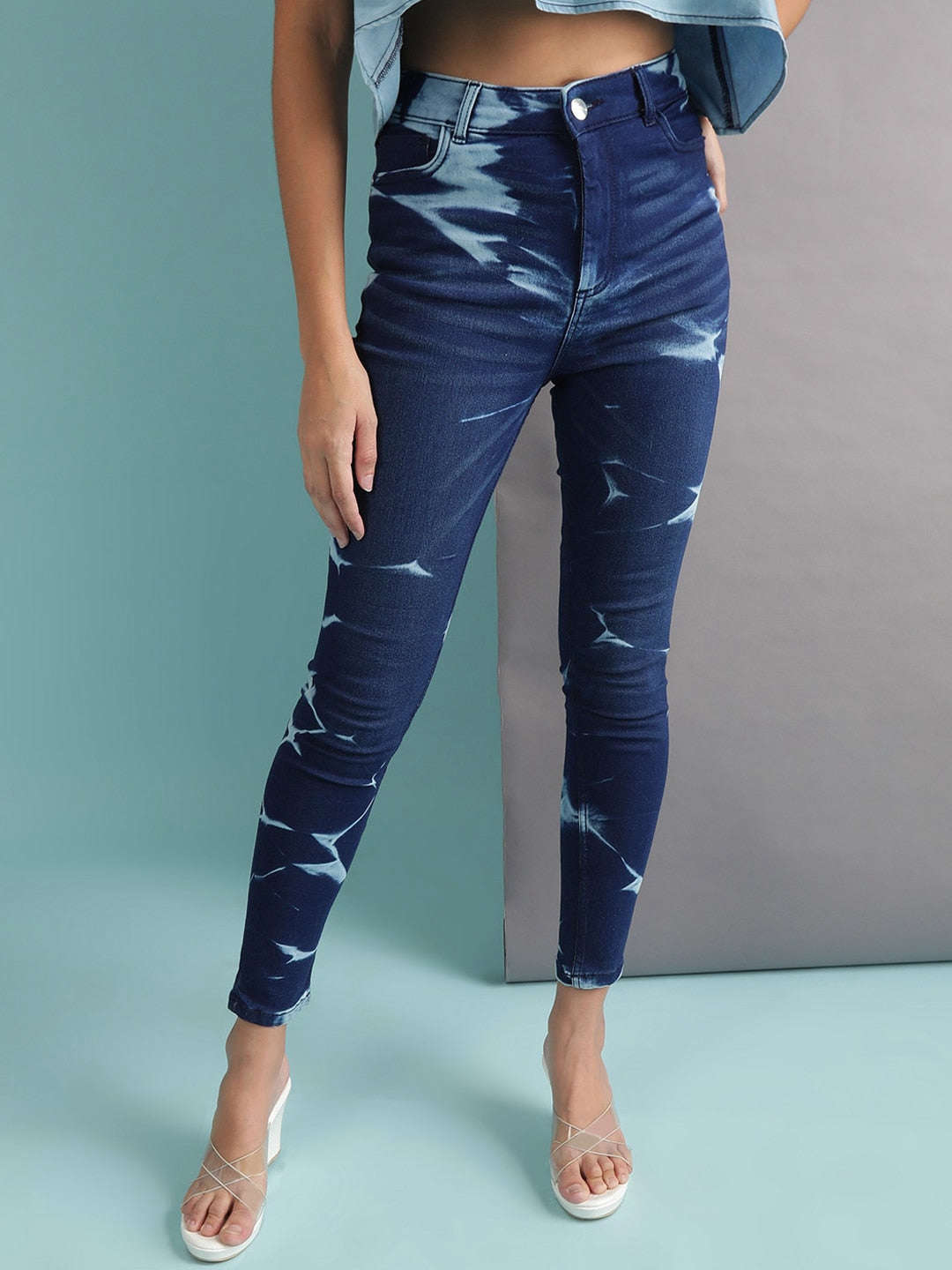 Shop Women Skinny Fit Denim Jeans With Tying Online.