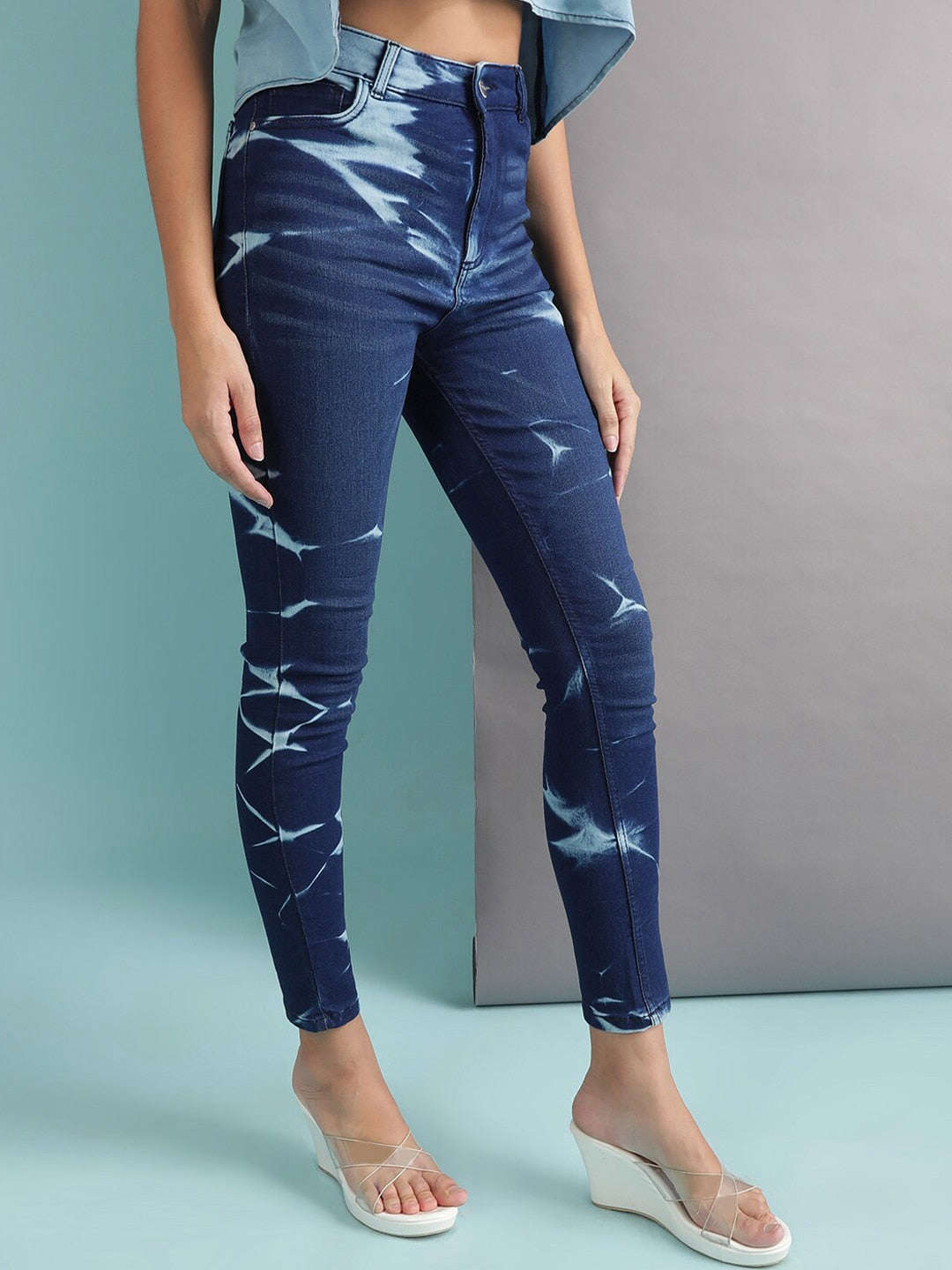 Shop Women Skinny Fit Denim Jeans With Tying Online.