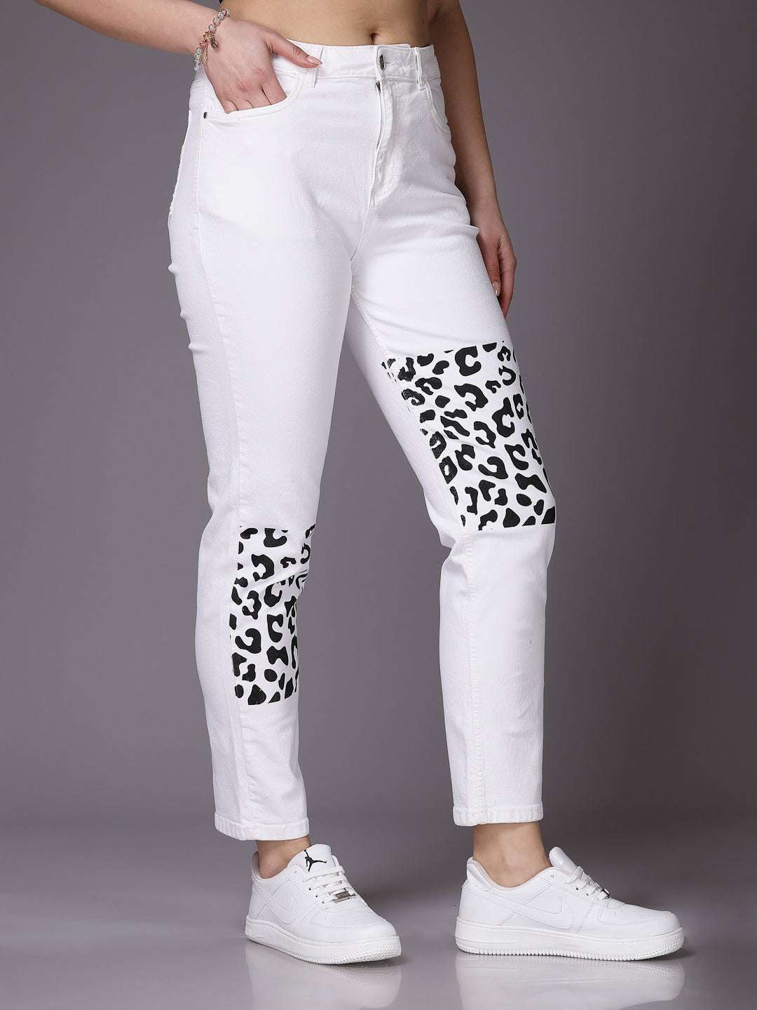 Shop Women Straight Fit Jeans Online.