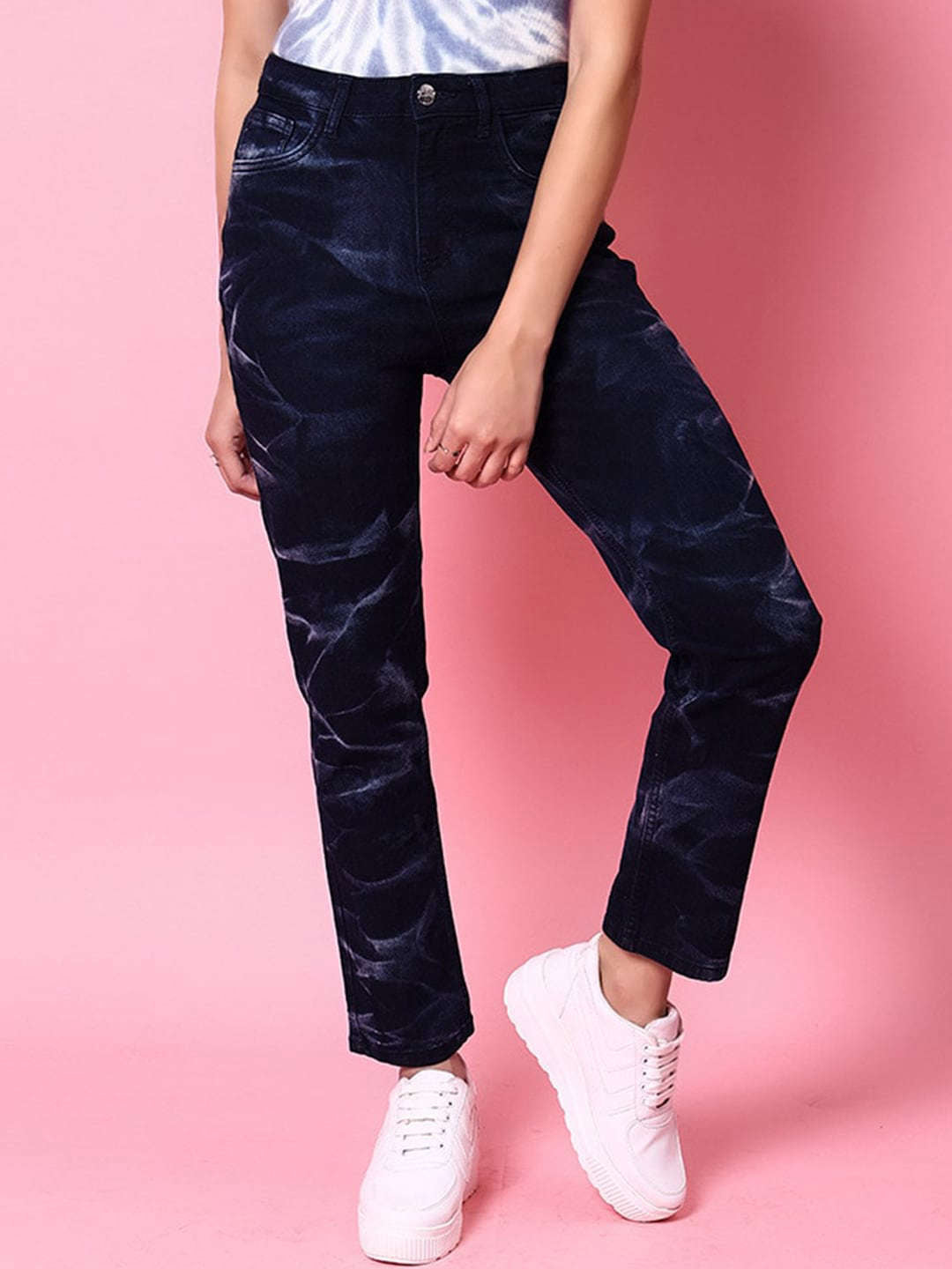 Shop Women Dark Wash Straight Fit Denim Jeans Online.