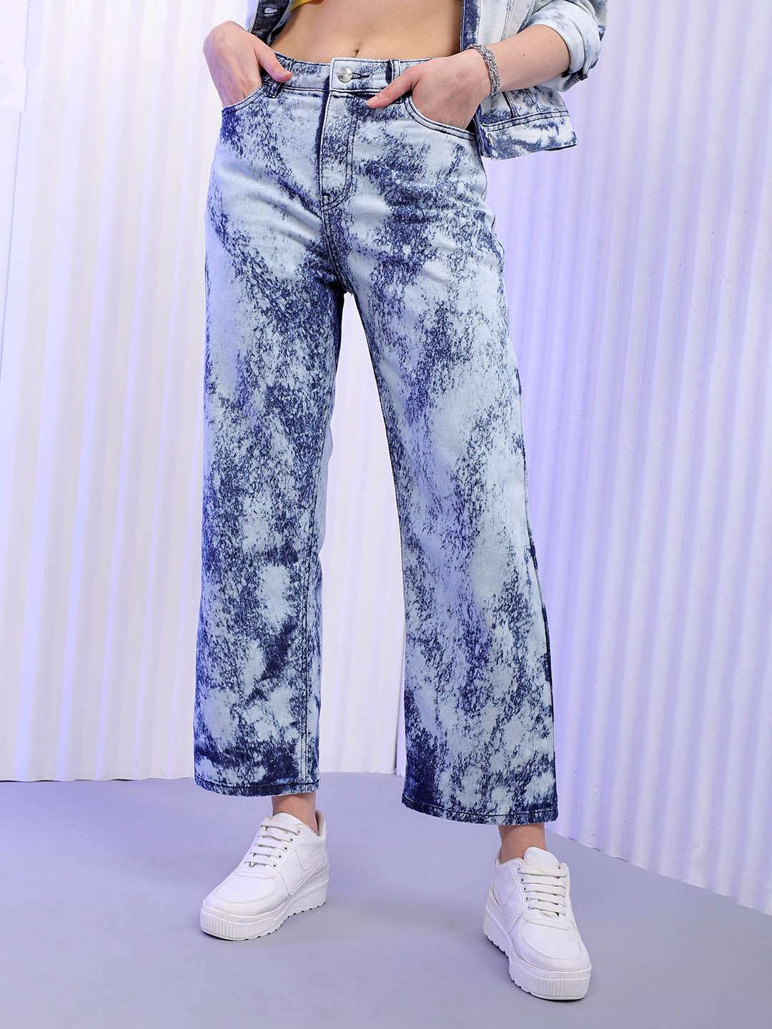 Shop Women Wide Leg Jeans Online.