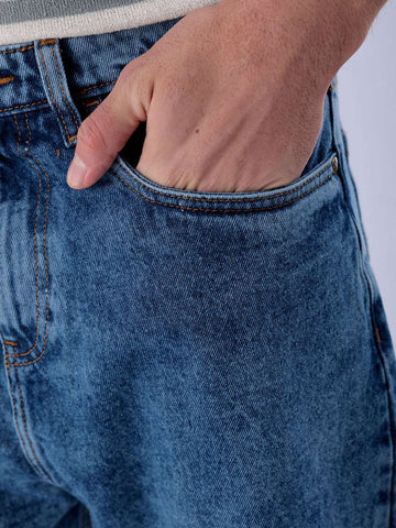 Shop Men Relaxed Fit Jeans Online.