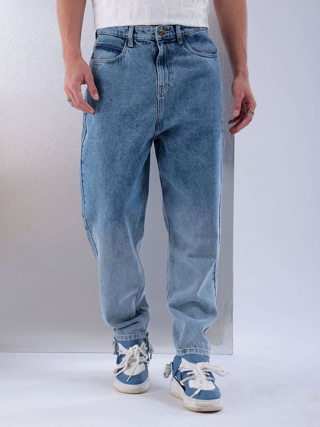 Shop Men Relaxed Fit Jeans Online.