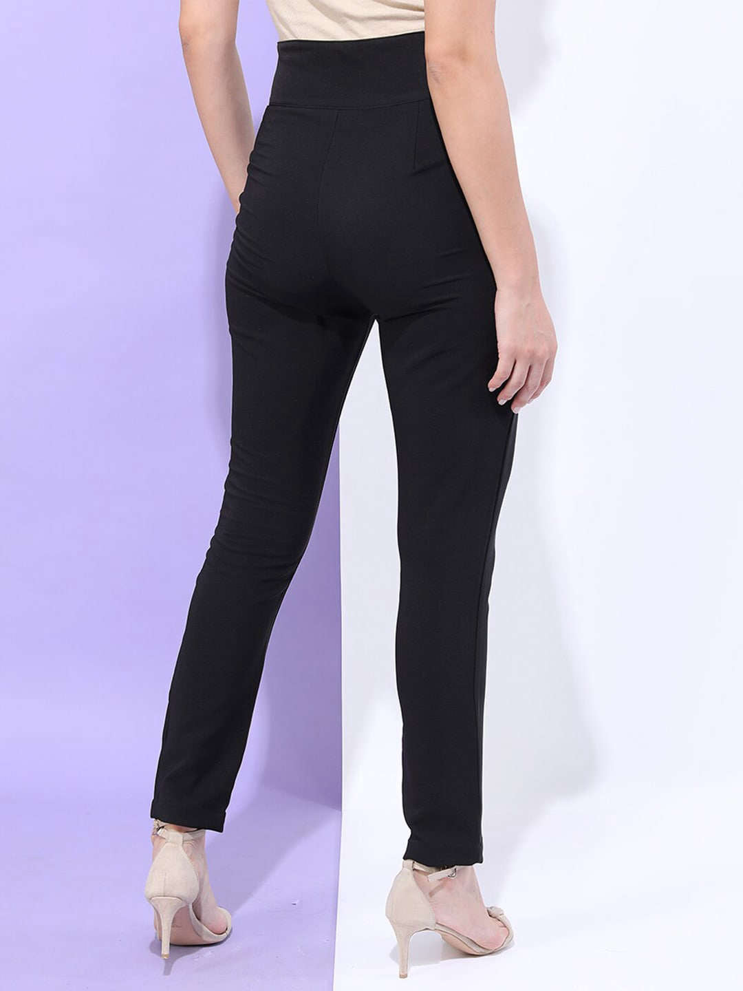 Shop Women Solid Skinny Fit Jegging Online.