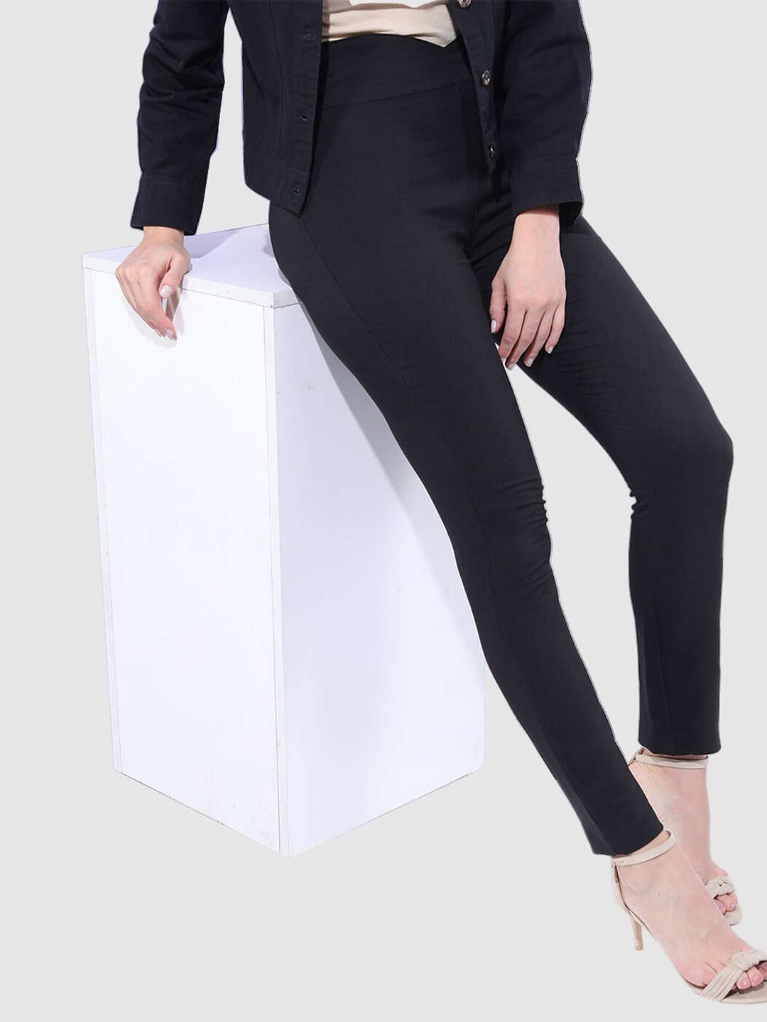 Shop Women Solid Skinny Fit Jegging Online.