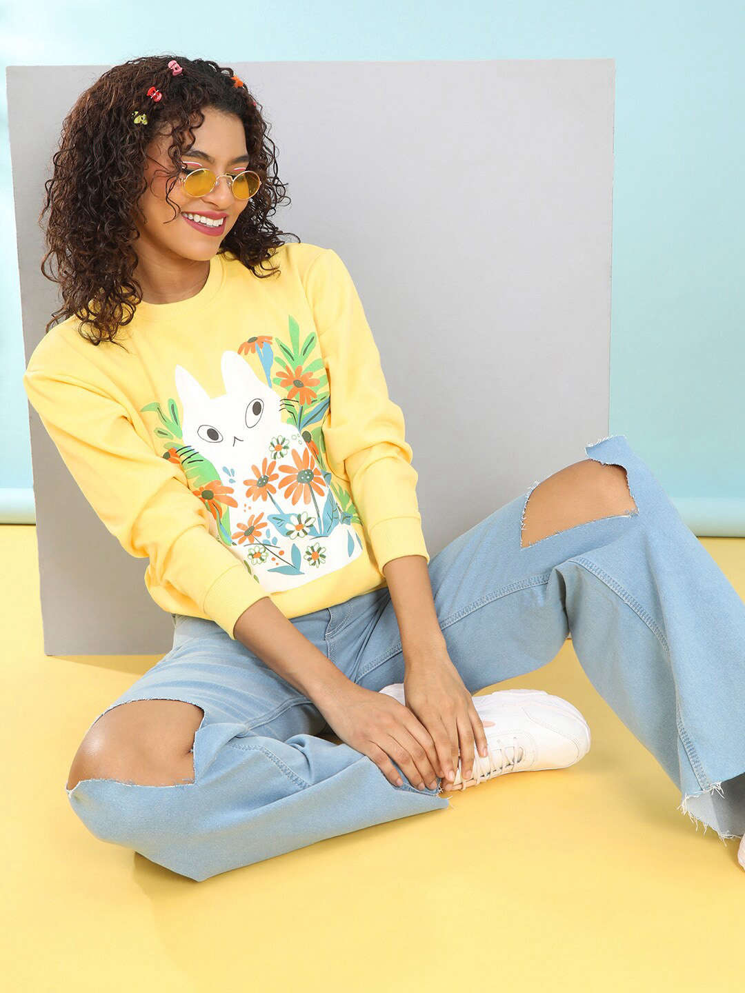 Shop Women's Printed Regular Fit Sweatshirt Online.