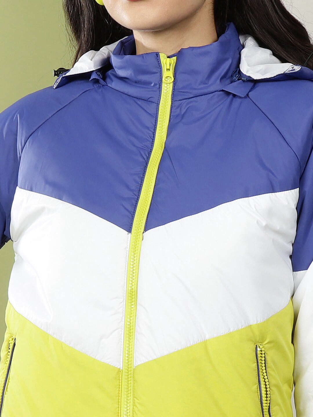 Shop Women Colorblock Detachable Hood Jacket Online.