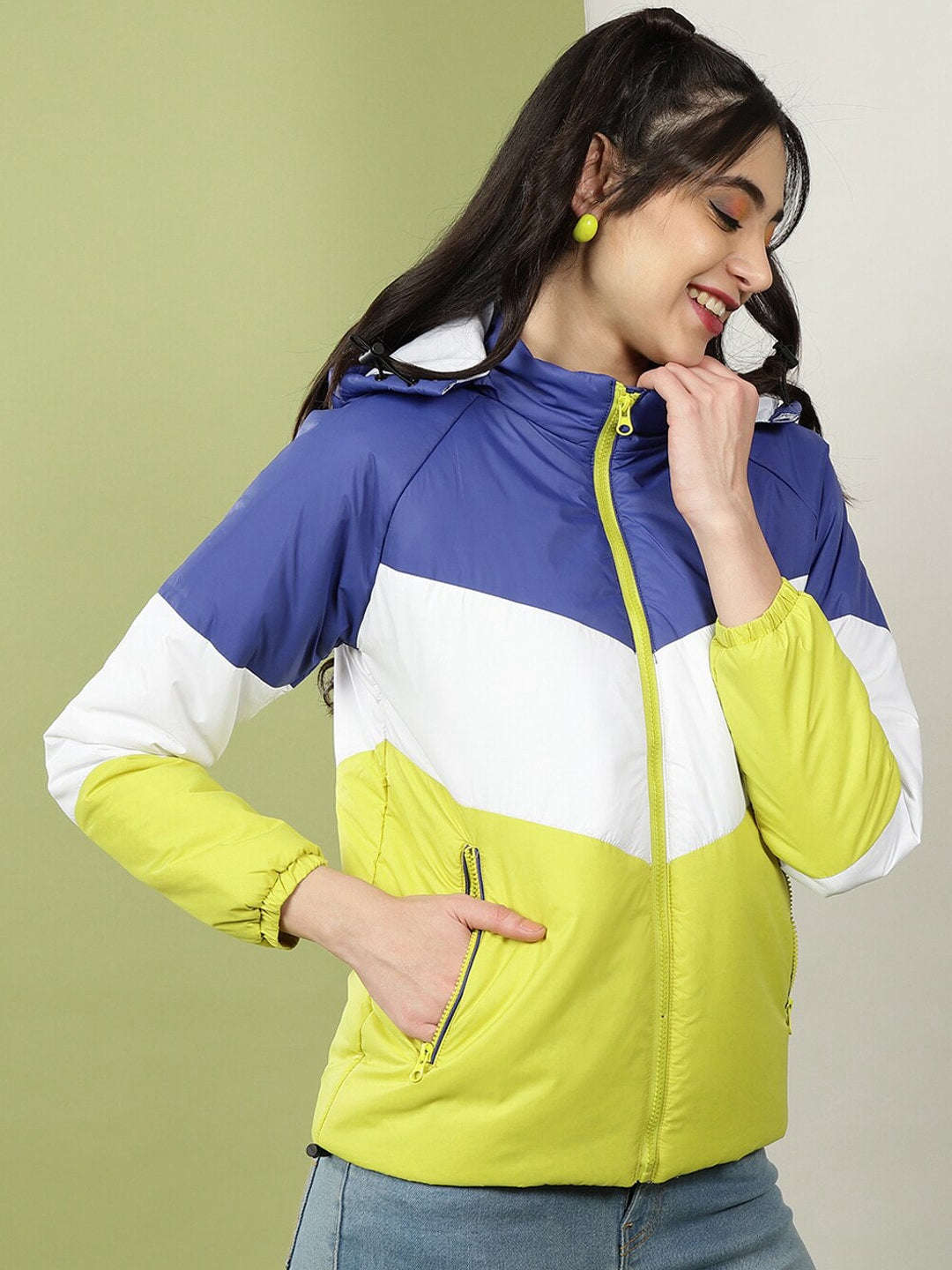 Shop Women Colorblock Detachable Hood Jacket Online.