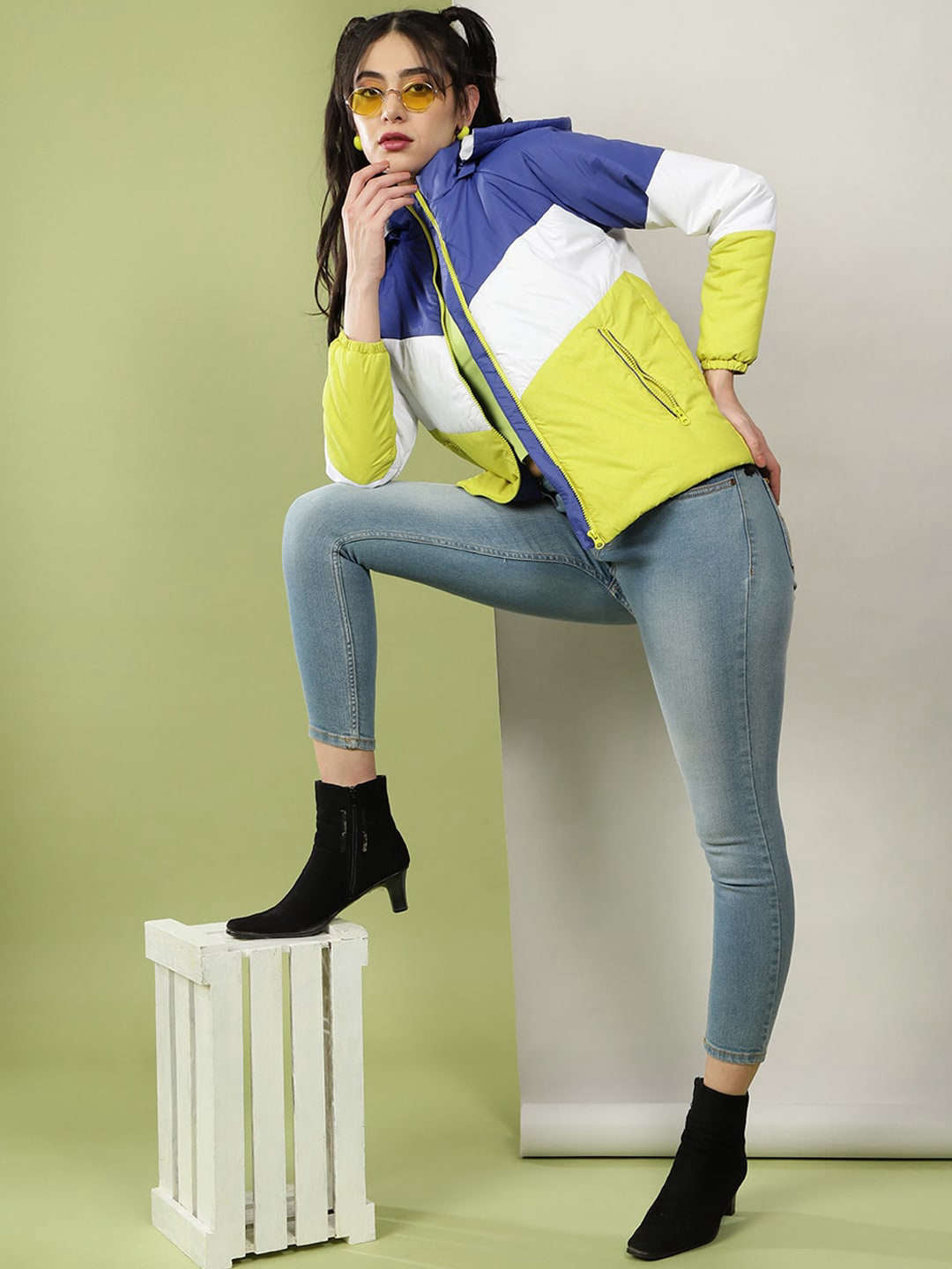 Shop Women Colorblock Detachable Hood Jacket Online.