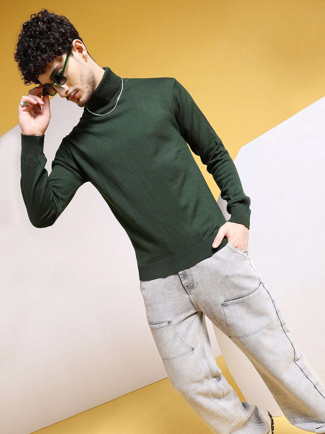 Shop Men's Solid Regular Fit Sweater Online.