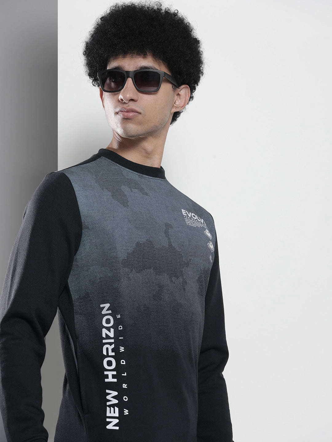 Shop Men's Printed Regular Fit Sweatshirt Online.