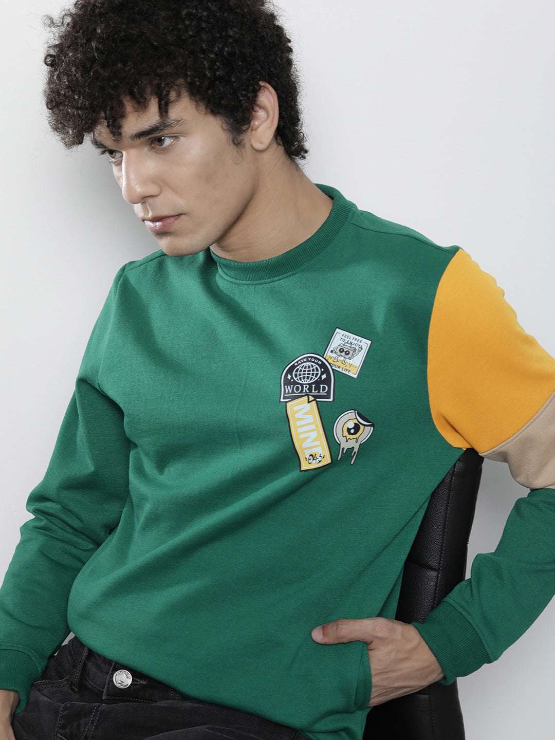 Shop Men's Colourblocked Regular Fit Sweatshirt Online.