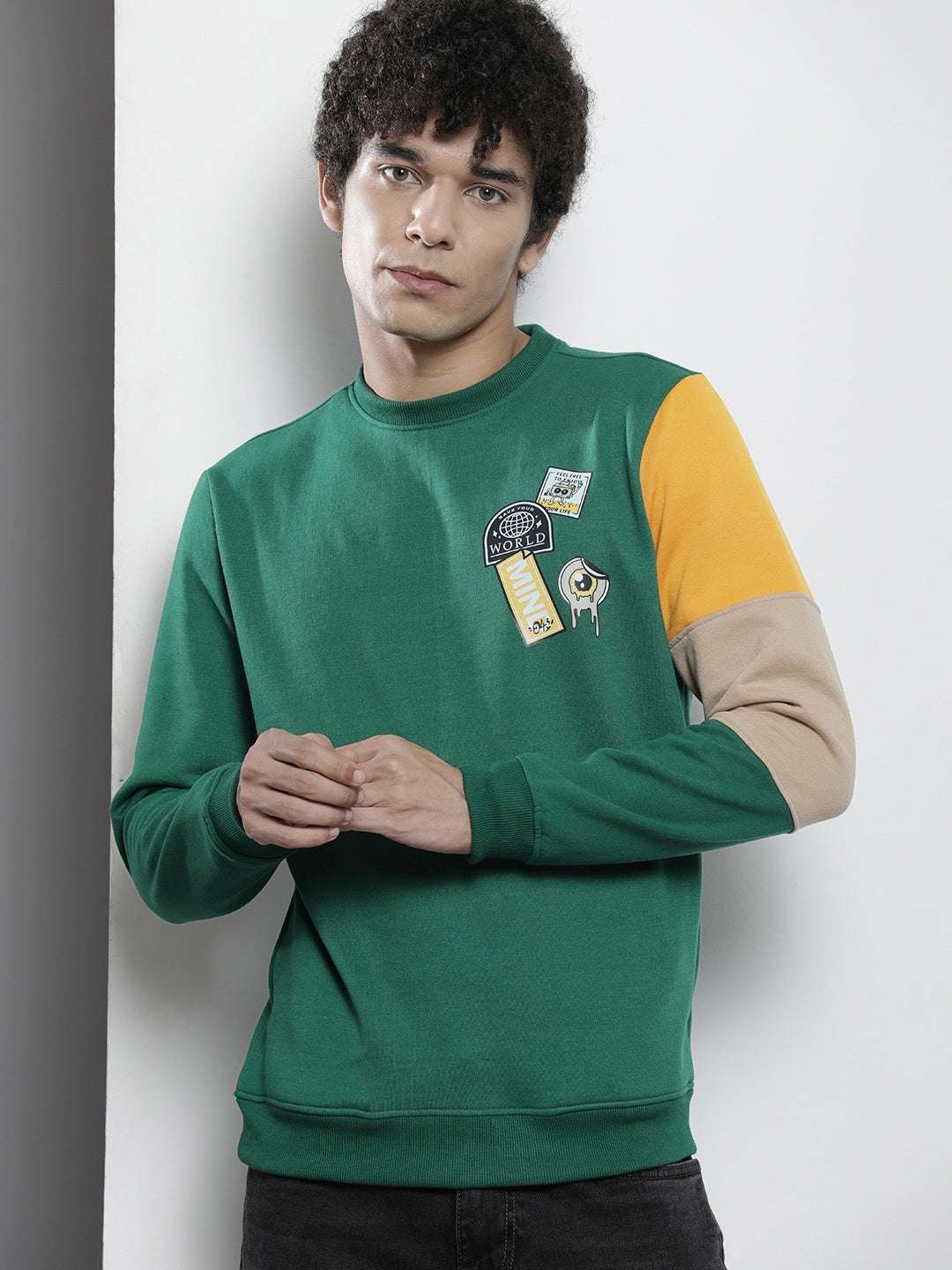 Shop Men's Colourblocked Regular Fit Sweatshirt Online.