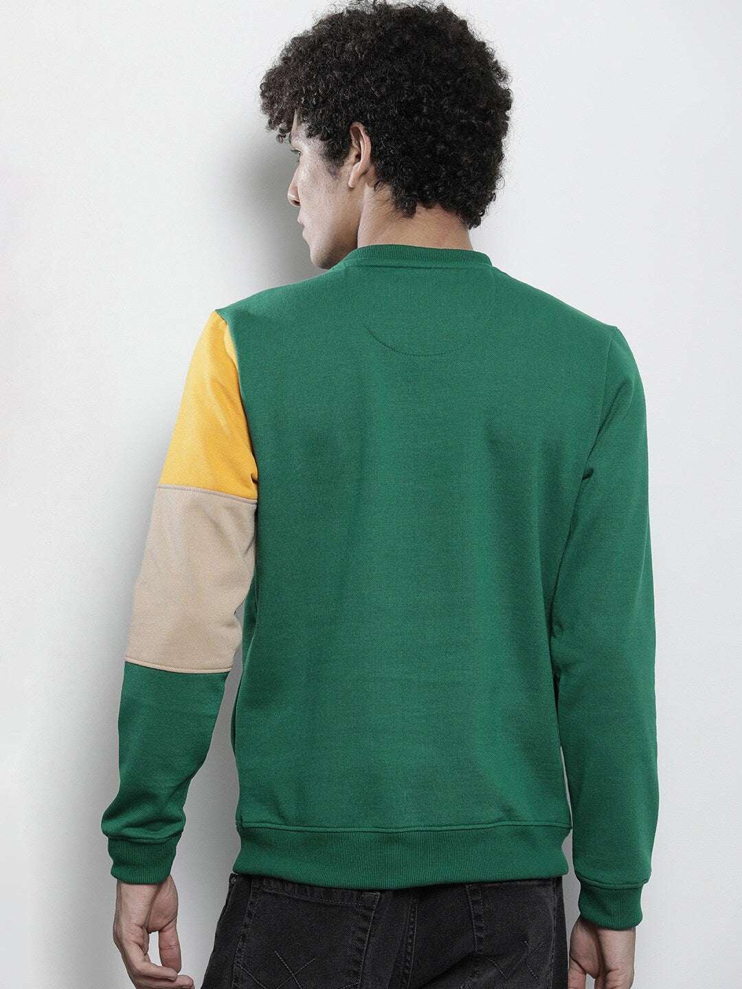 Shop Men's Colourblocked Regular Fit Sweatshirt Online.