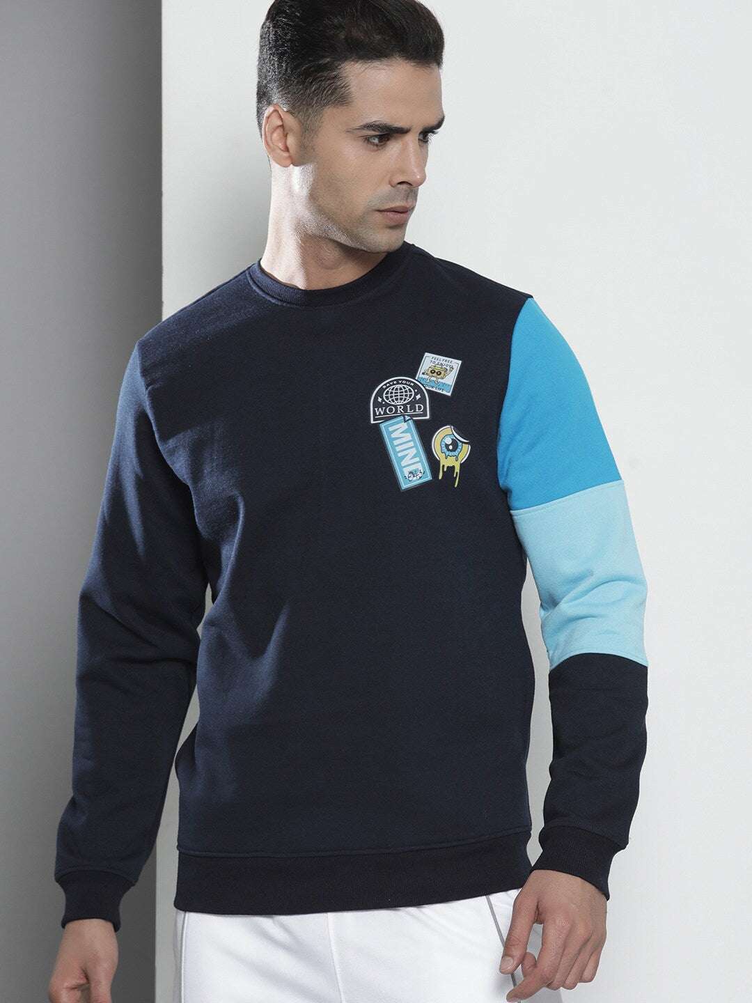 Shop Men's Colourblocked Regular Fit Sweatshirt Online.