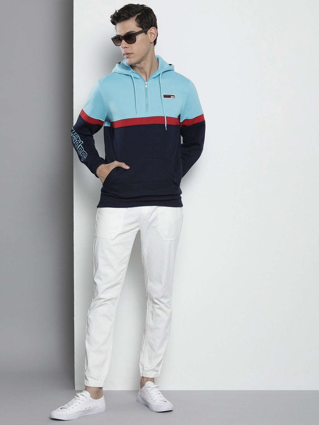 Shop Men's Colourblocked Regular Fit Sweatshirt Online.