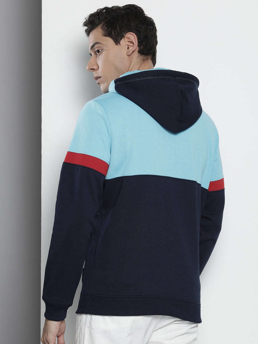 Shop Men's Colourblocked Regular Fit Sweatshirt Online.