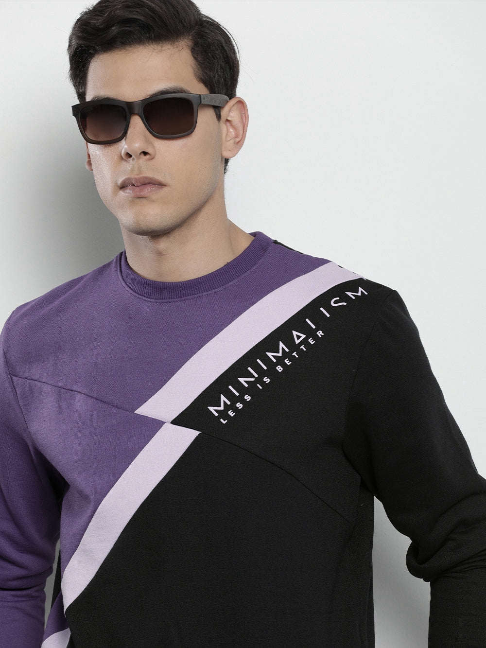 Shop Men's Colourblocked Regular Fit Sweatshirt Online.