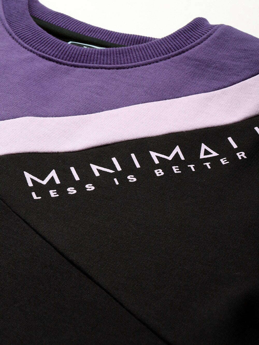 Shop Men's Colourblocked Regular Fit Sweatshirt Online.