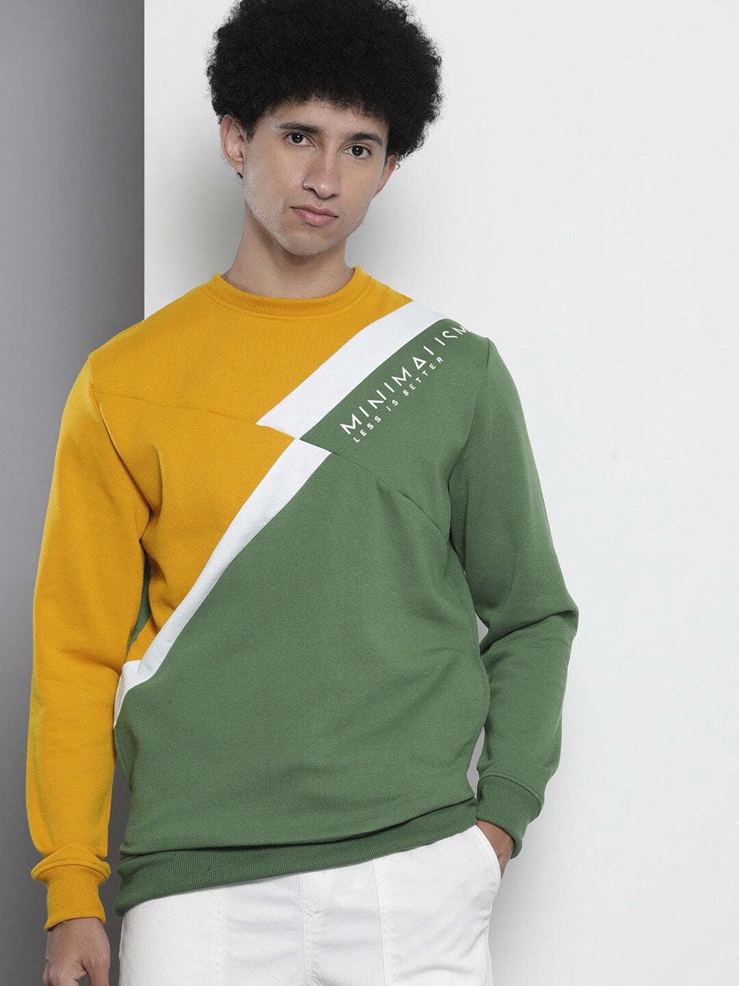 Shop Men's Colourblocked Regular Fit Sweatshirt Online.