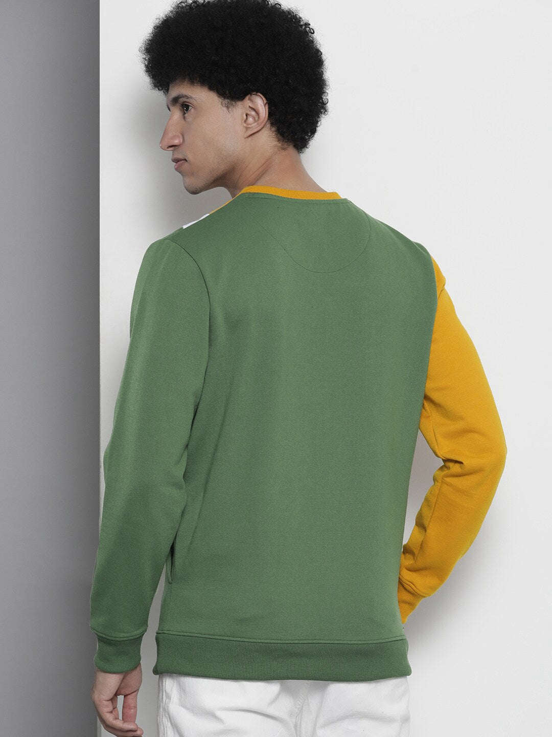 Shop Men's Colourblocked Regular Fit Sweatshirt Online.