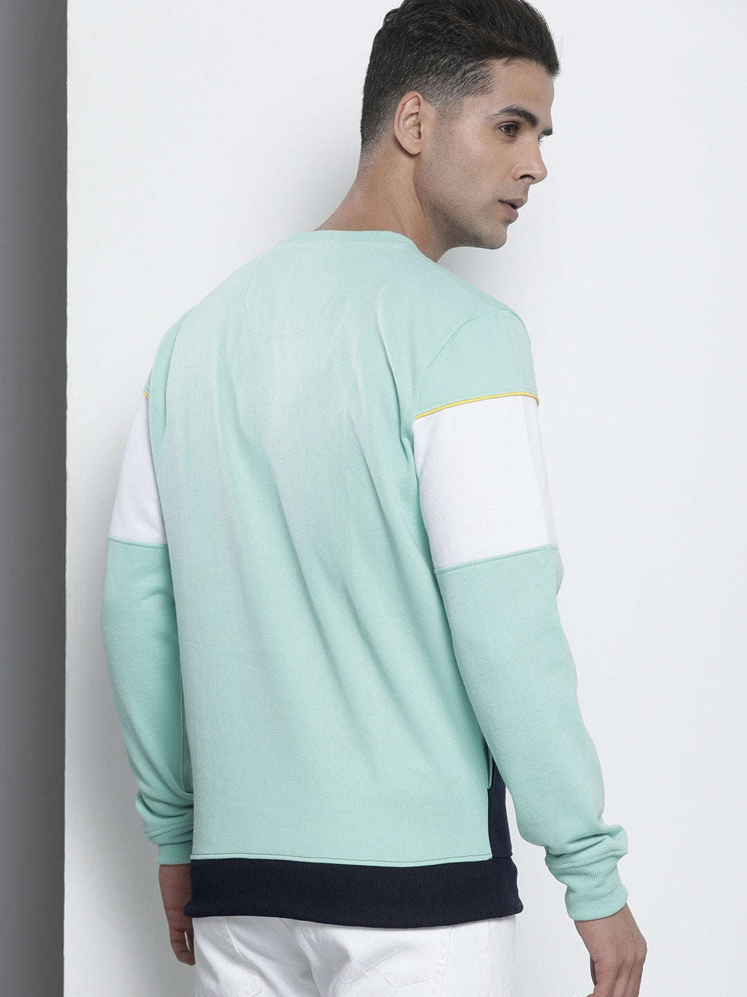 Shop Men's Colourblocked Regular Fit Sweatshirt Online.