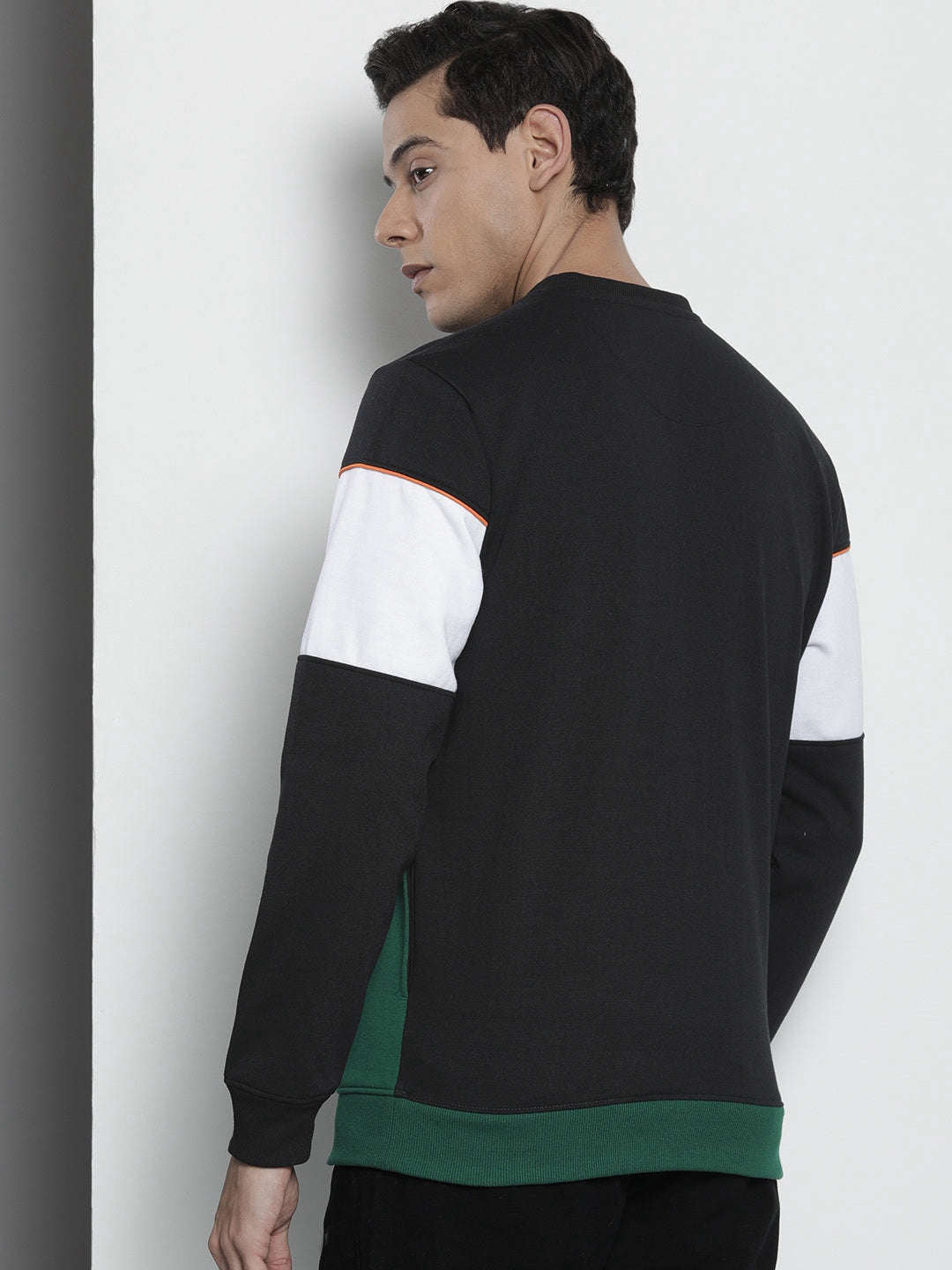 Shop Men's Colourblocked Regular Fit Sweatshirt Online.