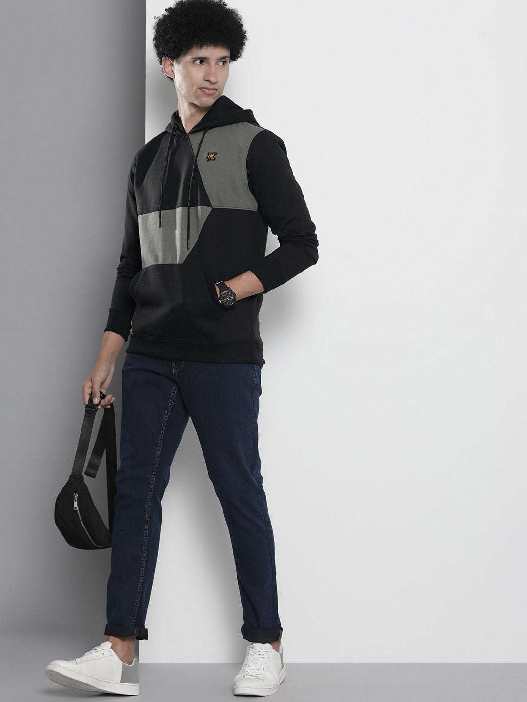 Shop Men's Colourblocked Regular Fit Sweatshirt Online.