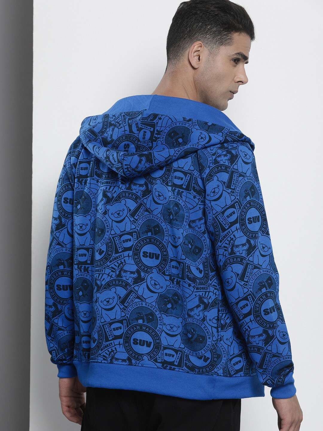 Shop Men's Printed Regular Fit Sweatshirt Online.