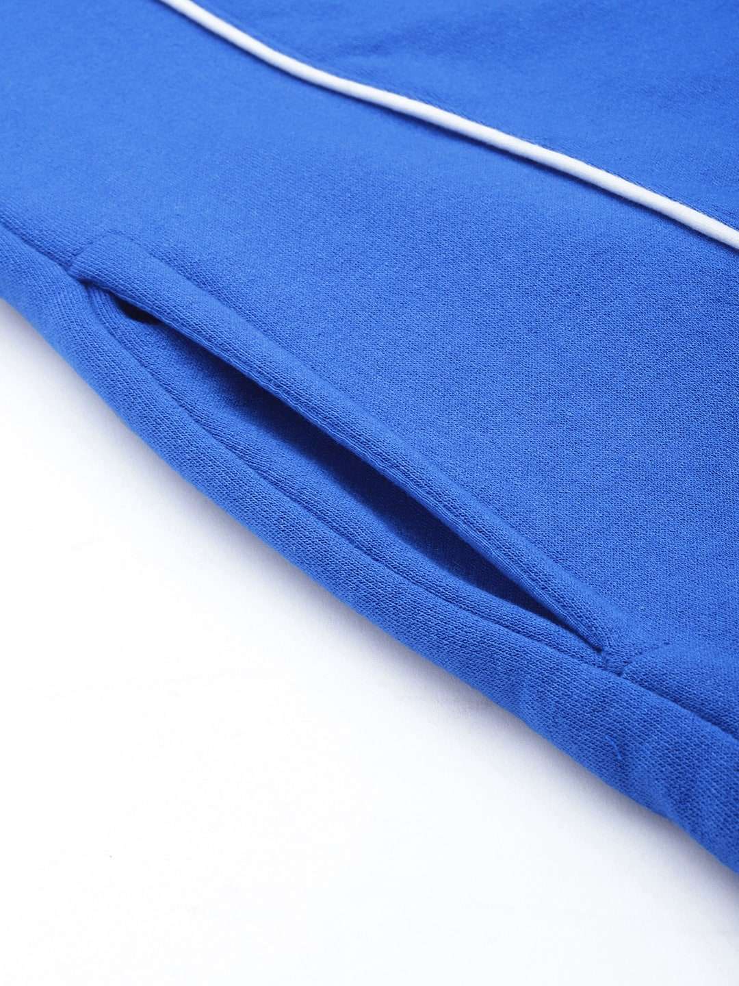 Shop Men's Colourblocked Regular Fit Sweatshirt Online.