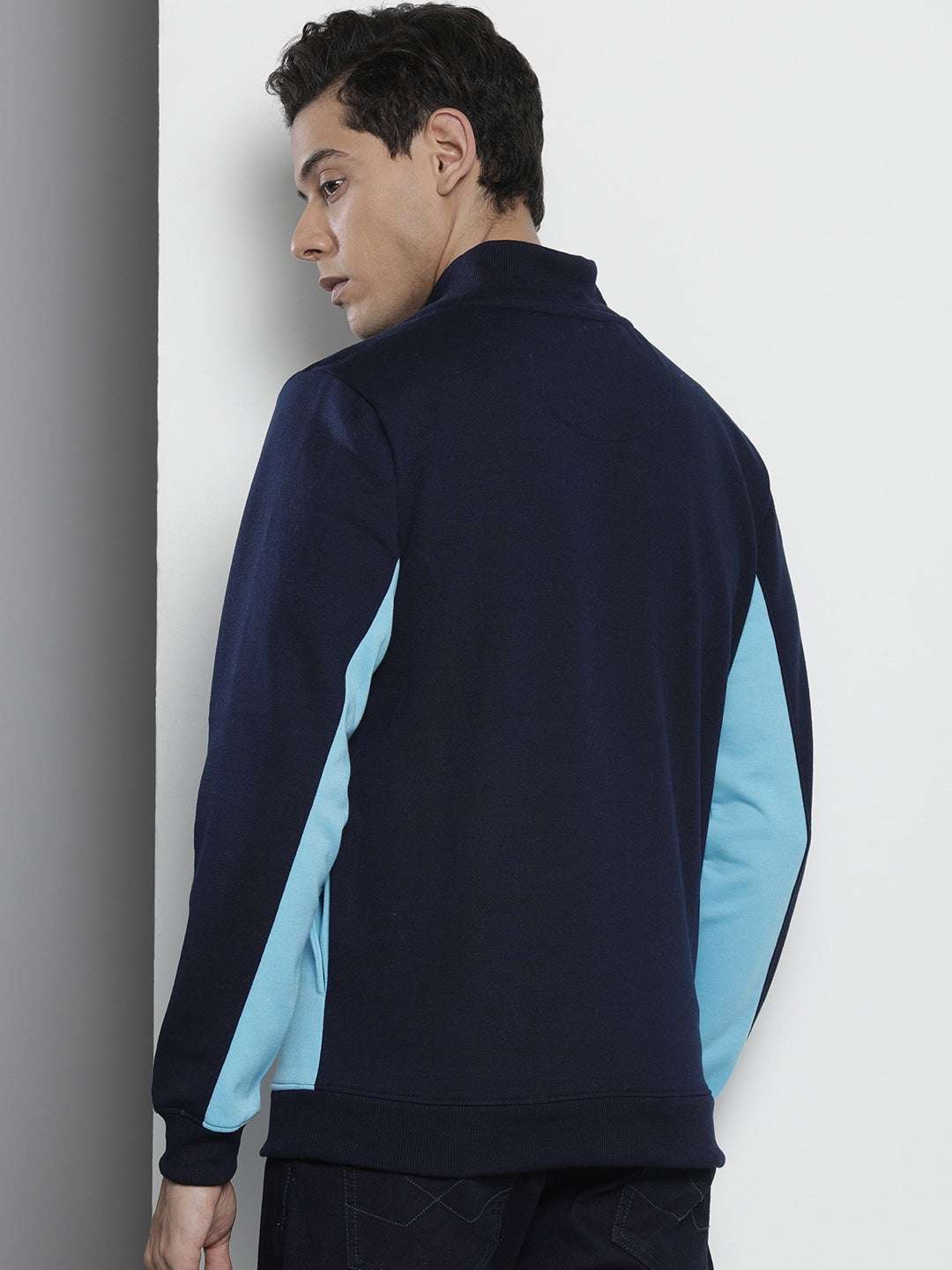 Shop Men's Colourblocked Regular Fit Sweatshirt Online.