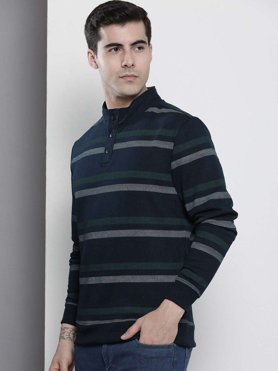 Shop Men's Striped Regular Fit Sweatshirt Online.