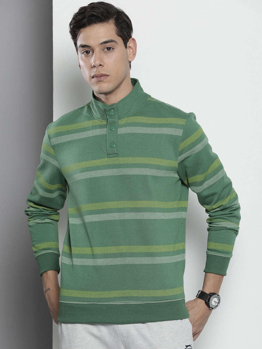 Shop Men's Striped Regular Fit Sweatshirt Online.