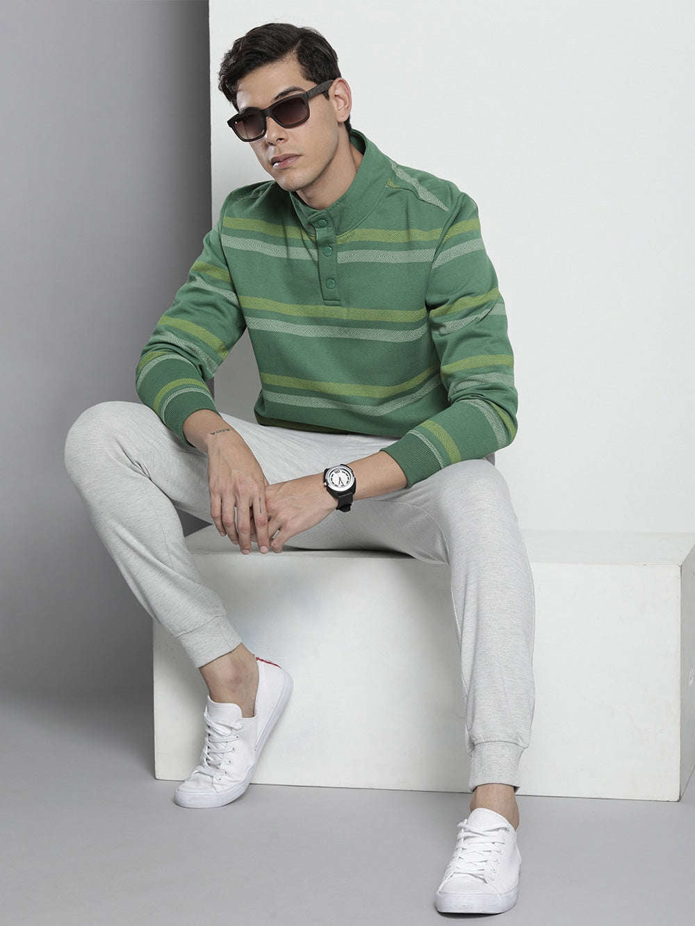 Shop Men's Striped Regular Fit Sweatshirt Online.