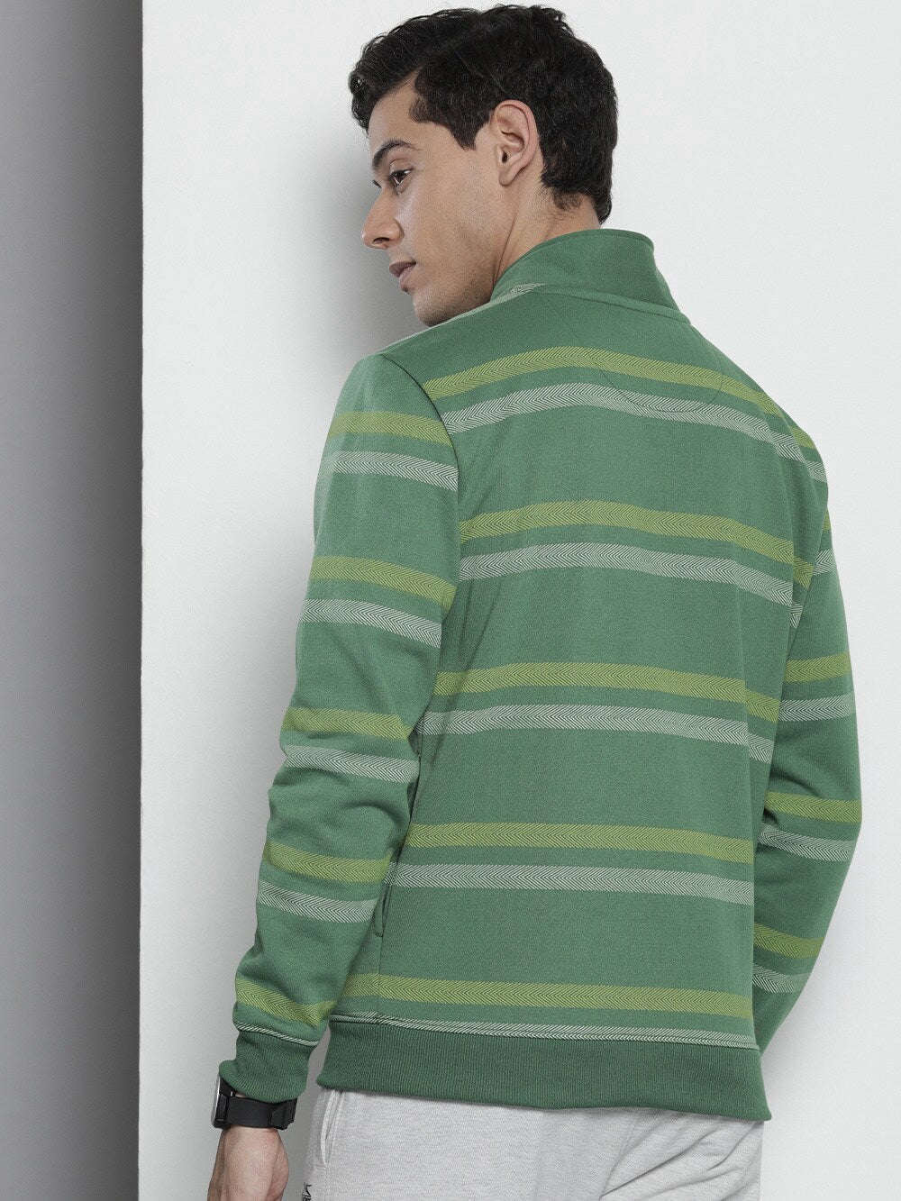 Shop Men's Striped Regular Fit Sweatshirt Online.