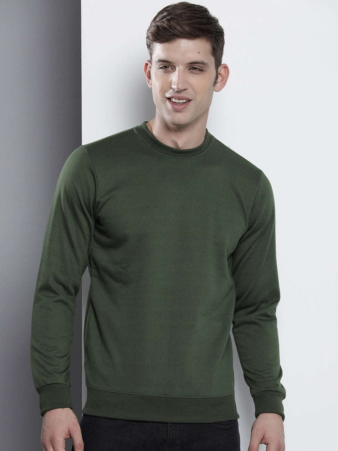 Shop Men's Solid Regular Fit Sweatshirt Online.