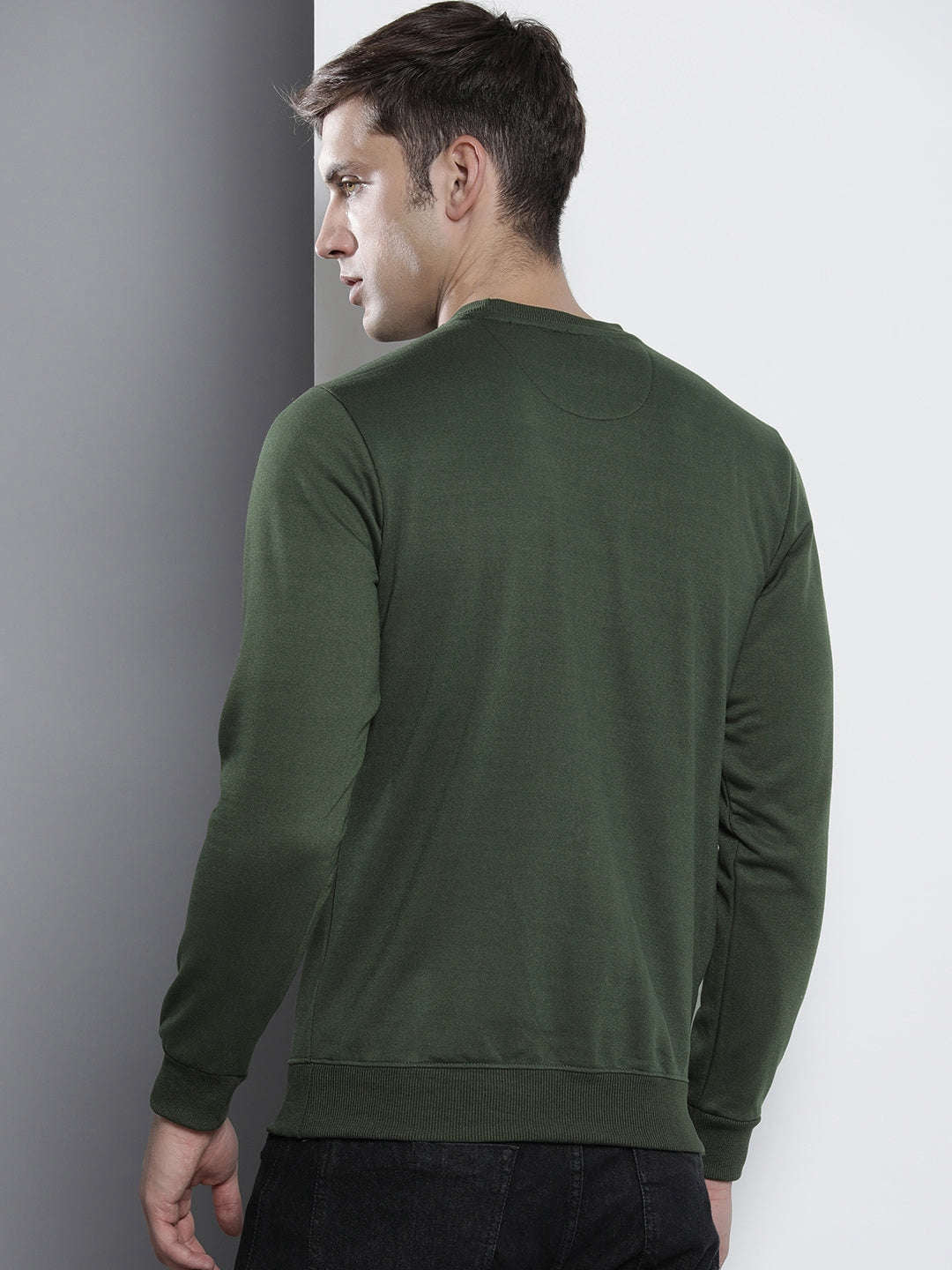 Shop Men's Solid Regular Fit Sweatshirt Online.