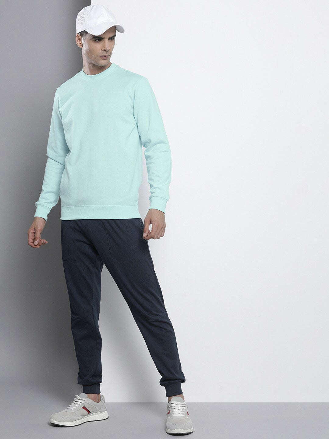 Shop Men's Solid Regular Fit Sweatshirt Online.