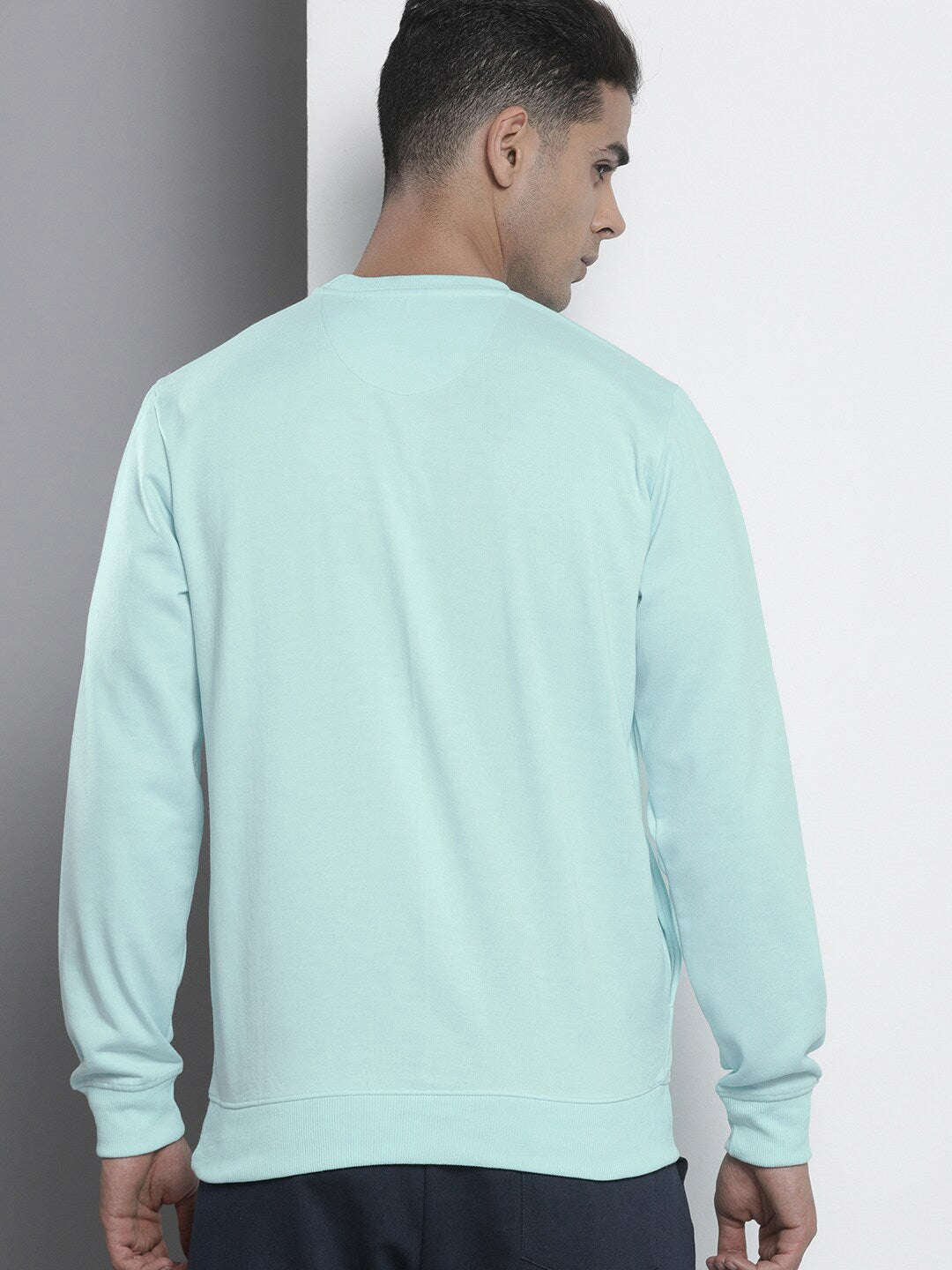 Shop Men's Solid Regular Fit Sweatshirt Online.