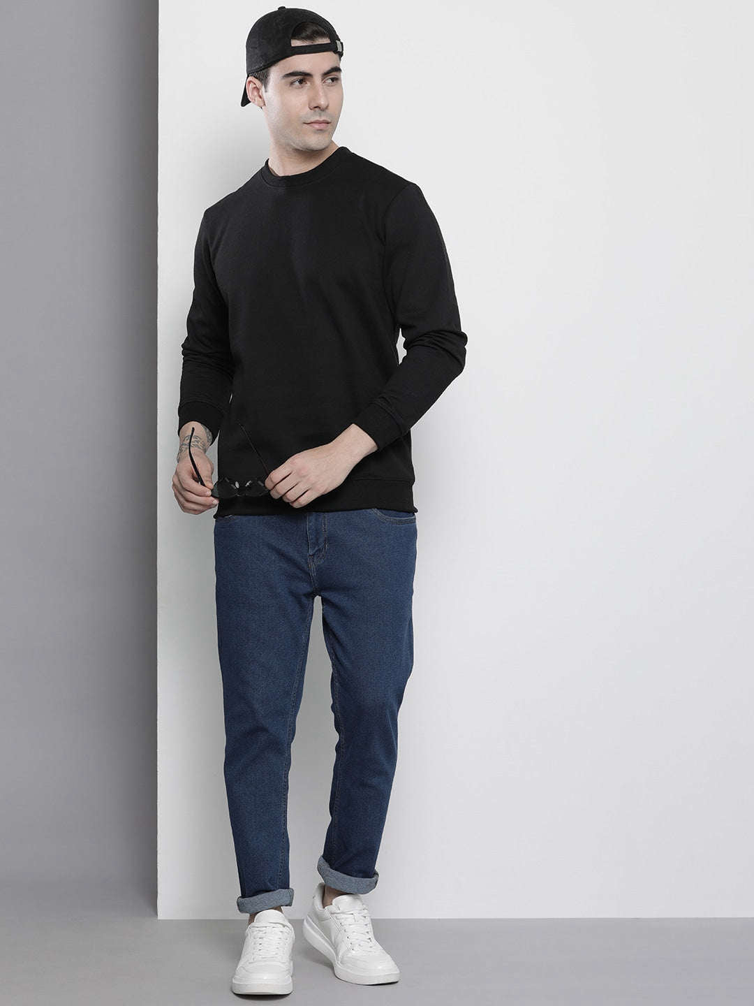 Shop Men's Solid Regular Fit Sweatshirt Online.