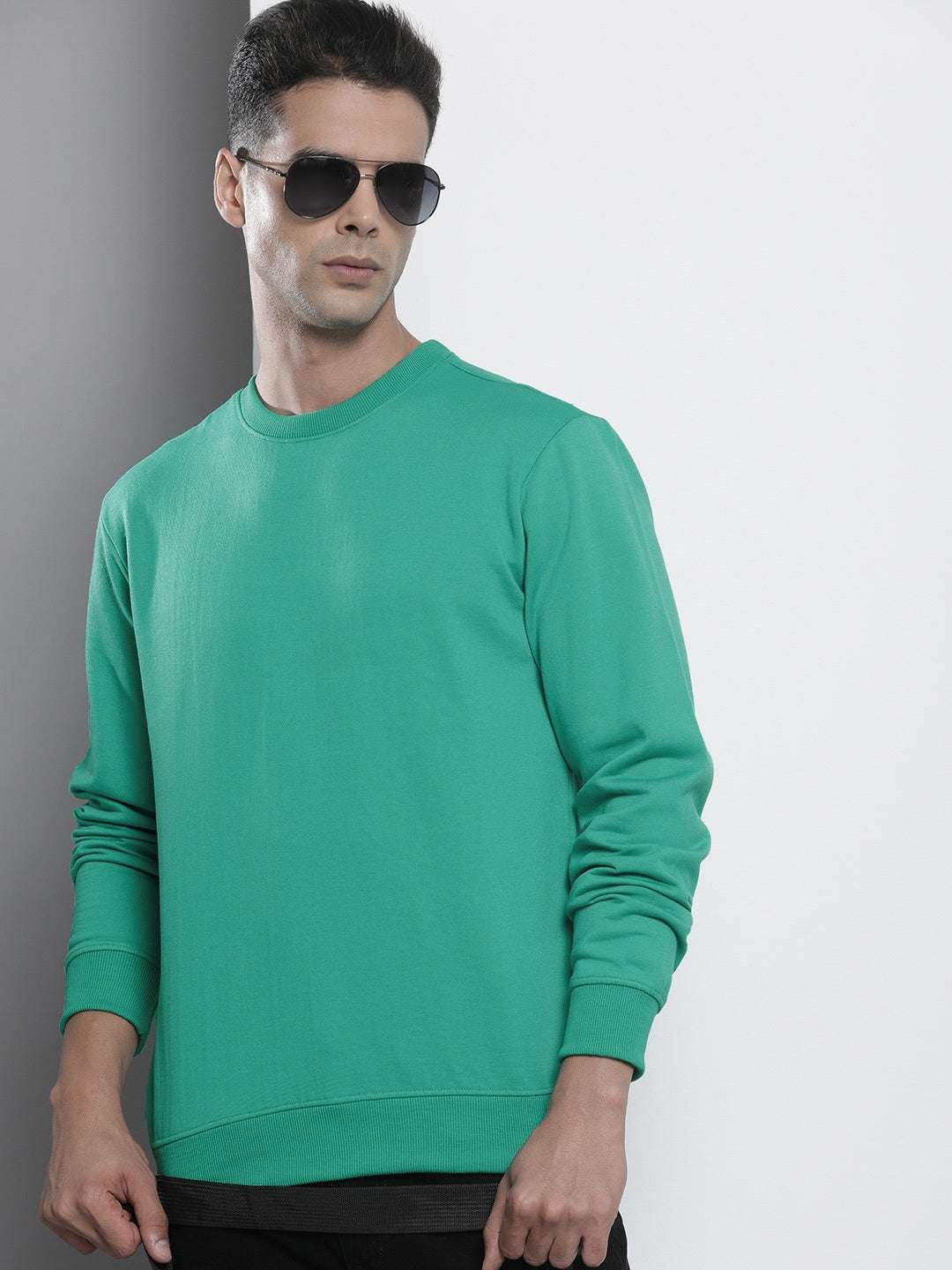 Shop Men's Solid Regular Fit Sweatshirt Online.