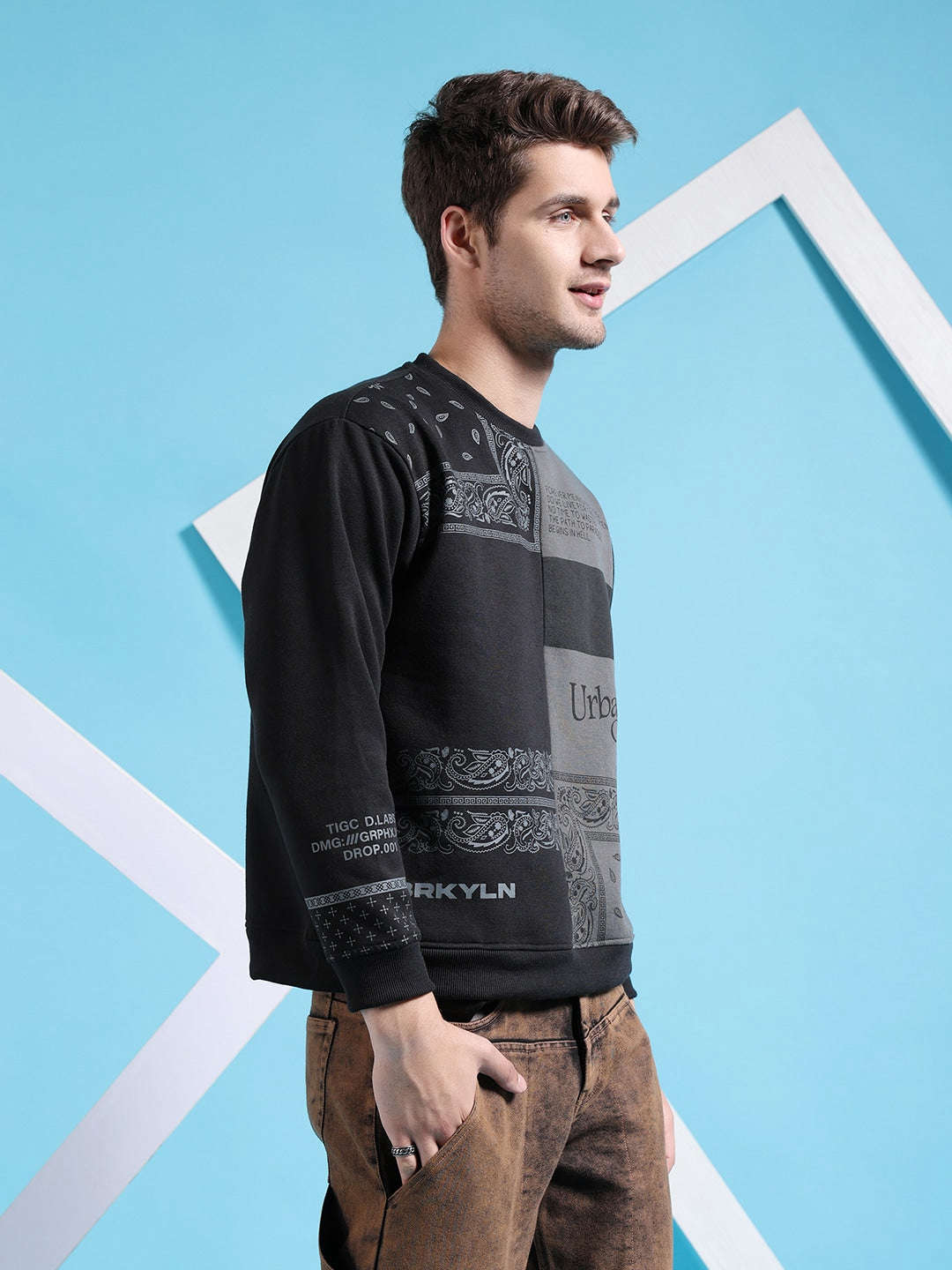 Shop Men's Printed Relaxed Fit Sweatshirt Online.