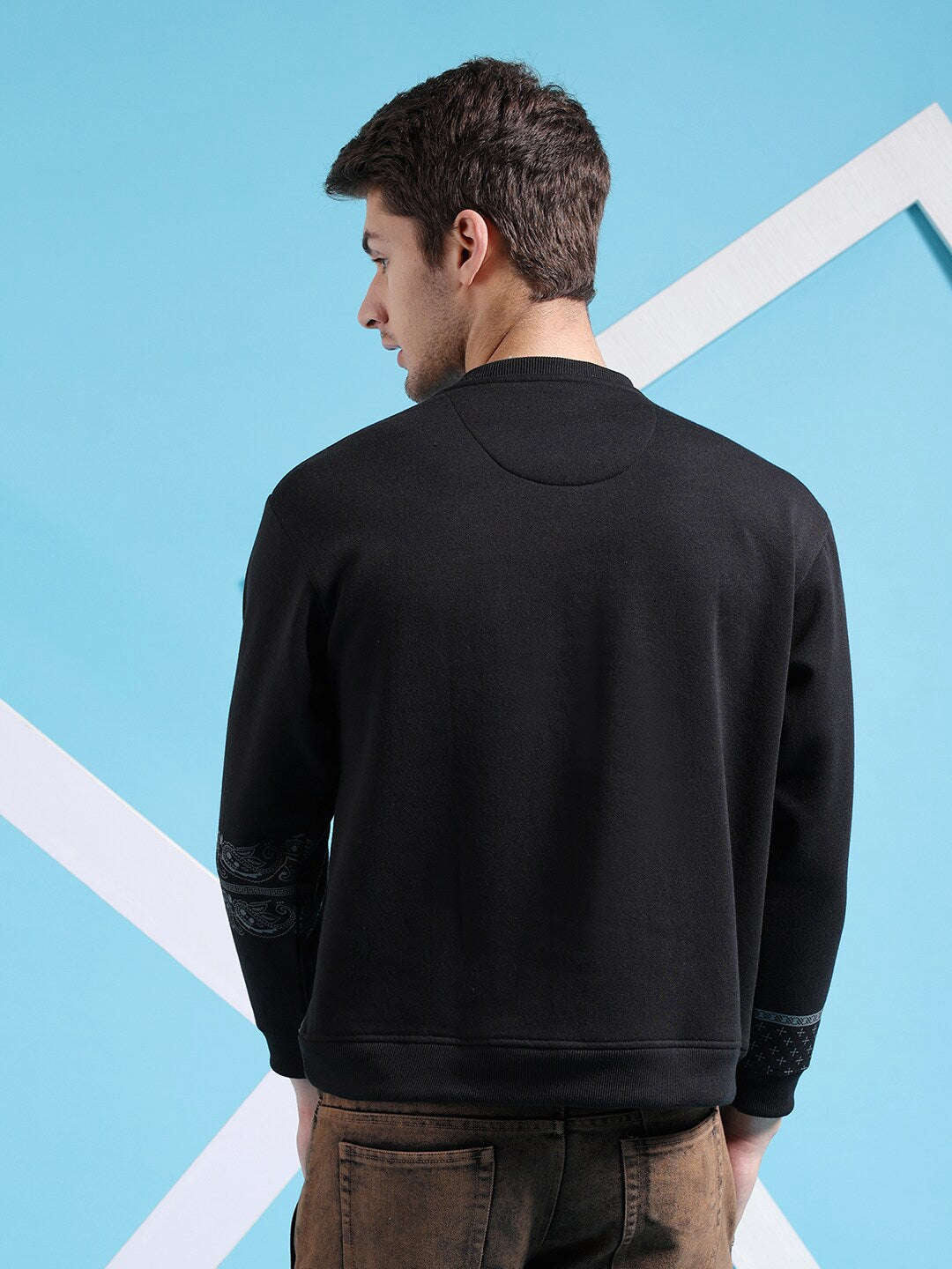 Shop Men's Printed Relaxed Fit Sweatshirt Online.