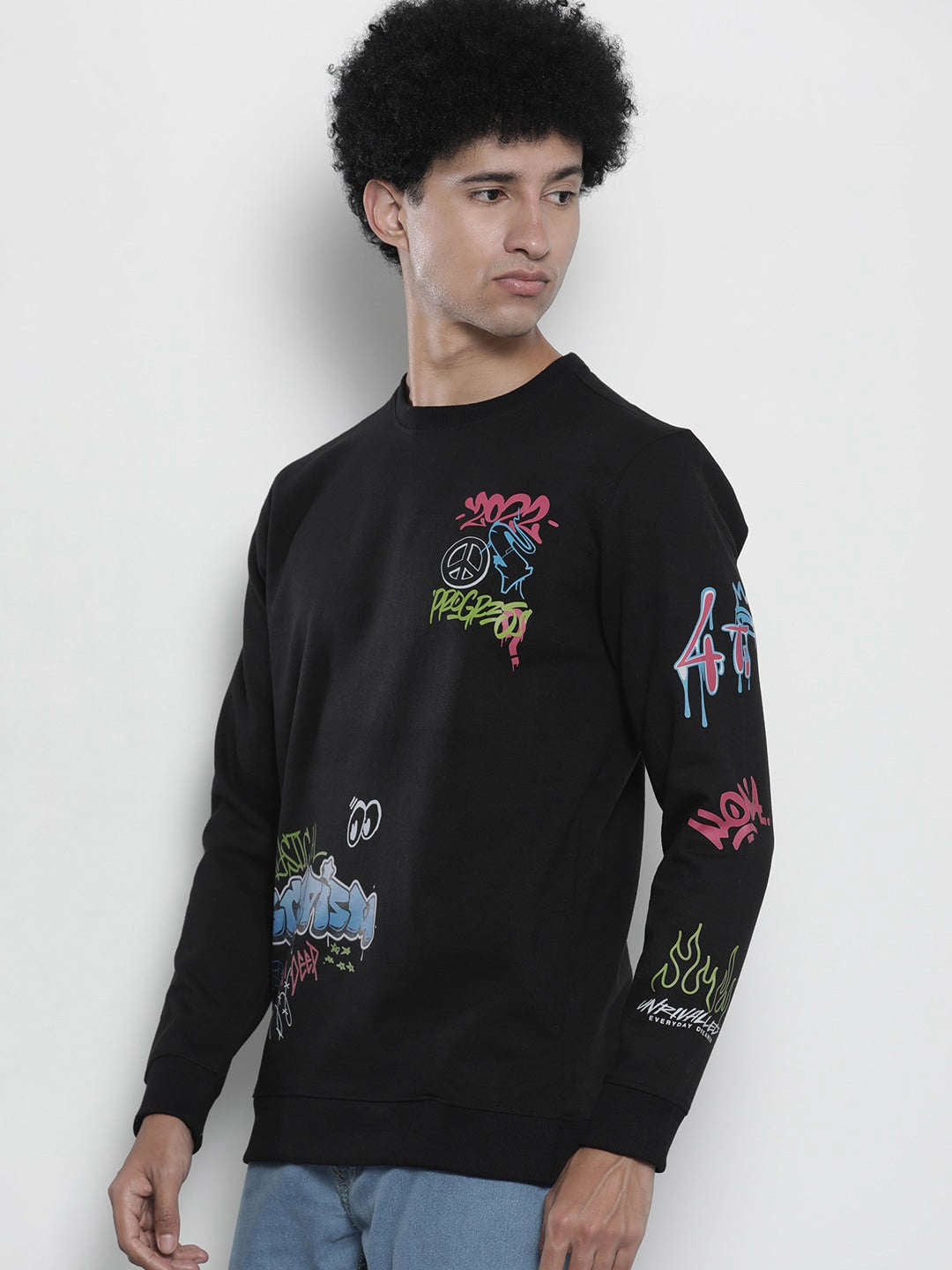 Shop Men's Printed Regular Fit Sweatshirt Online.