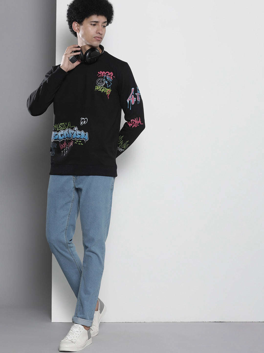 Shop Men's Printed Regular Fit Sweatshirt Online.